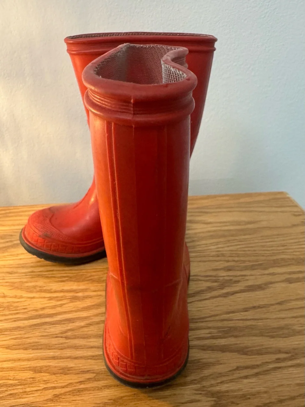 Adorable Kids Childs Red Rain Boots - Size 7
